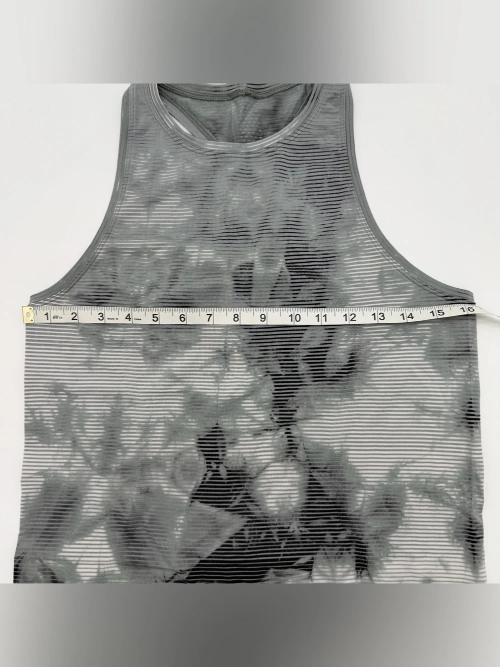 Lululemon Swiftly Tech Racerback Hip Length Size 8 Black Gray Tie Dye Running
